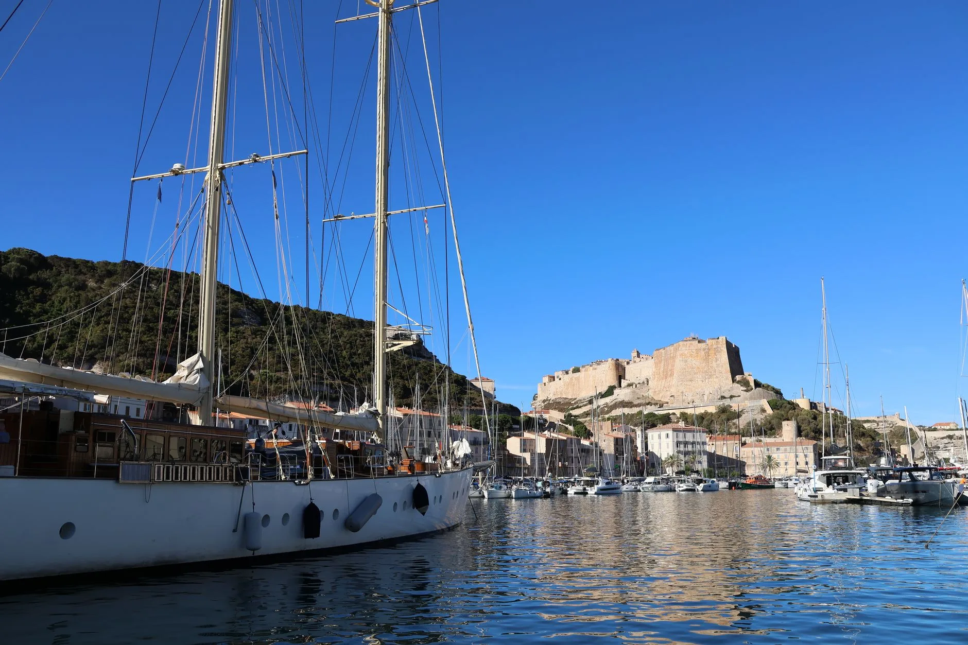 Jour 1 : Arrivée à Calvi — la citadelle et la baie