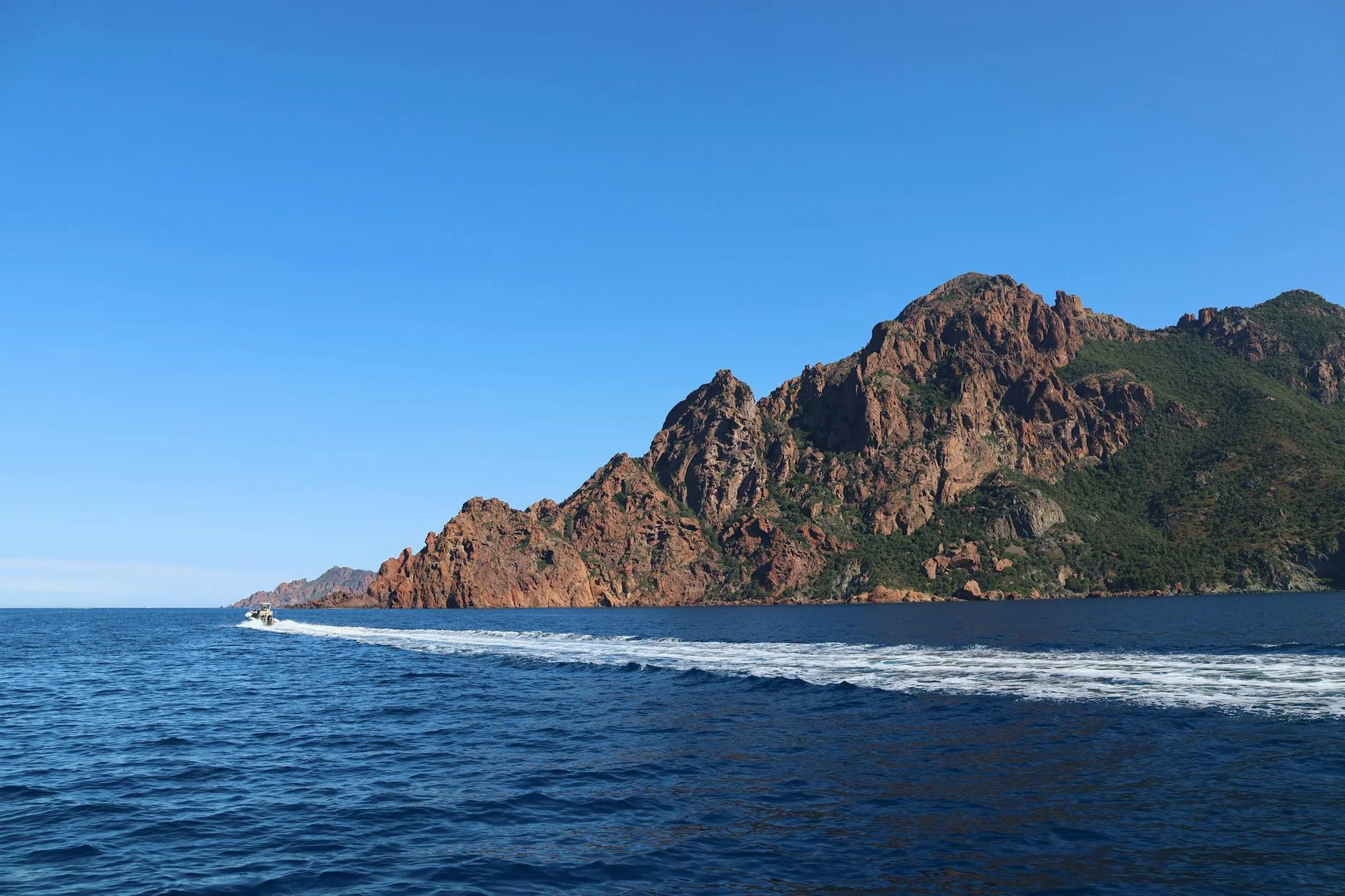 Étape 2 : Les Calanques de Piana et le Golfe de Porto (1-2 jours)